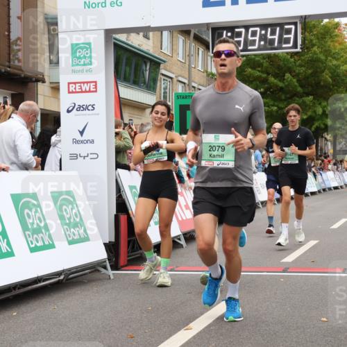 21.09.2025 - PSD Bank Halbmarathon Strokosch-Dieckow http://msf.ph/oto/8940943 21.09.2025 11:39:06 Ziel 1027, 1147, 1816, 1917, 2047, 2055, 2079, 3917 meine-sportfotos.de