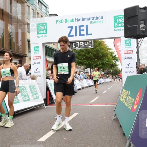 21.09.2025 - PSD Bank Halbmarathon Strokosch-Dieckow http://msf.ph/oto/8940951 21.09.2025 11:39:09 Ziel 1027, 1147, 1917, 2047, 2055, 2079, 2137 meine-sportfotos.de