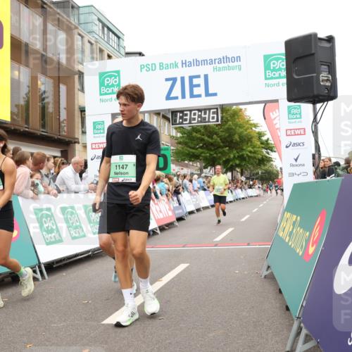 21.09.2025 - PSD Bank Halbmarathon Strokosch-Dieckow http://msf.ph/oto/8940952 21.09.2025 11:39:09 Ziel 1027, 1147, 1917, 2047, 2055, 2079, 2137 meine-sportfotos.de