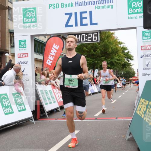 21.09.2025 - PSD Bank Halbmarathon Strokosch-Dieckow http://msf.ph/oto/8941062 21.09.2025 11:39:49 Ziel 1469, 1483, 1784, 1960, 1970, 2059, 2069, 2333, 2336, 2579, 2897, 3909 meine-sportfotos.de