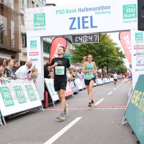 21.09.2025 - PSD Bank Halbmarathon Strokosch-Dieckow http://msf.ph/oto/8941124 21.09.2025 11:40:10 Ziel 1645, 2015, 2442, 4016, 4017 meine-sportfotos.de