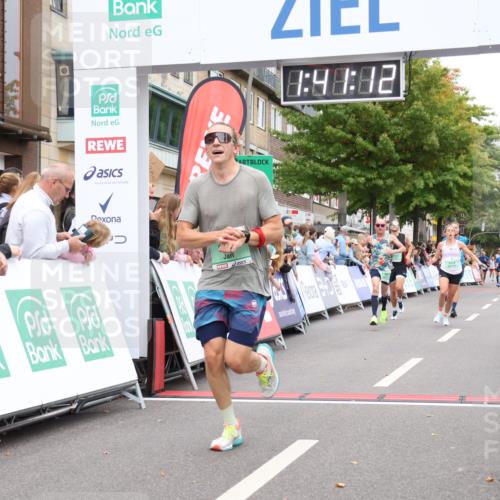 21.09.2025 - PSD Bank Halbmarathon Strokosch-Dieckow http://msf.ph/oto/8941182 21.09.2025 11:40:35 Ziel 1318, 1767, 1779, 1992, 2021, 2269, 2542 meine-sportfotos.de