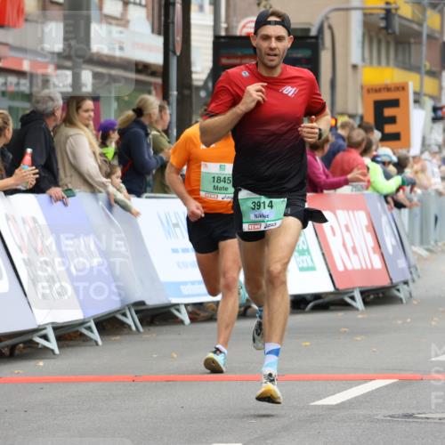 21.09.2025 - PSD Bank Halbmarathon Strokosch-Dieckow http://msf.ph/oto/8941184 21.09.2025 11:24:29 Ziel 1845, 3913, 3914 meine-sportfotos.de