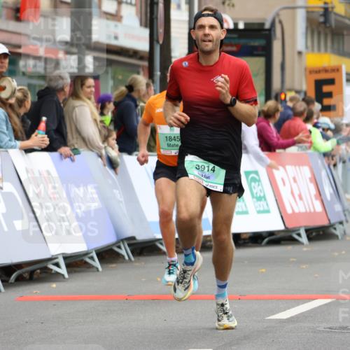 21.09.2025 - PSD Bank Halbmarathon Strokosch-Dieckow http://msf.ph/oto/8941197 21.09.2025 11:24:29 Ziel 1845, 3913, 3914 meine-sportfotos.de