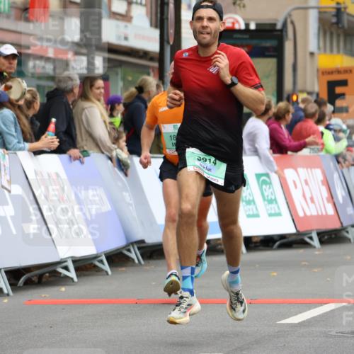 21.09.2025 - PSD Bank Halbmarathon Strokosch-Dieckow http://msf.ph/oto/8941201 21.09.2025 11:24:29 Ziel 1845, 3913, 3914 meine-sportfotos.de