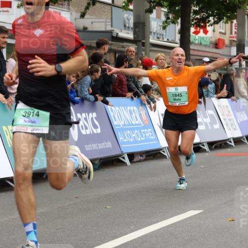 21.09.2025 - PSD Bank Halbmarathon Strokosch-Dieckow http://msf.ph/oto/8941210 21.09.2025 11:24:31 Ziel 1845, 1989, 3913, 3914 meine-sportfotos.de