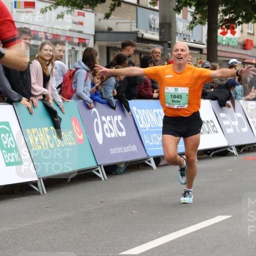 21.09.2025 - PSD Bank Halbmarathon Strokosch-Dieckow http://msf.ph/oto/8941233 21.09.2025 11:24:31 Ziel 1845, 1989, 3913, 3914 meine-sportfotos.de