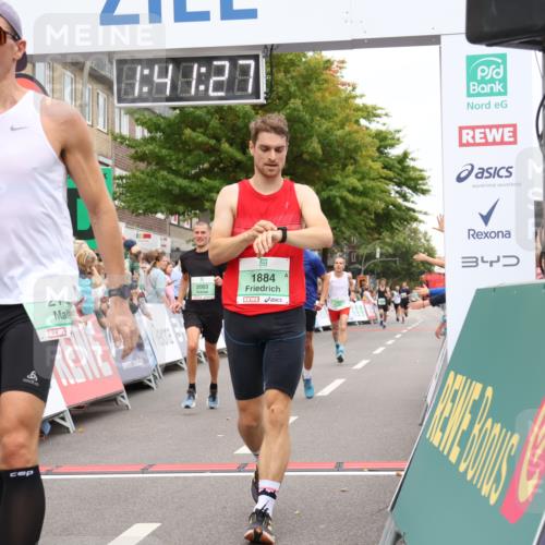 21.09.2025 - PSD Bank Halbmarathon Strokosch-Dieckow http://msf.ph/oto/8941235 21.09.2025 11:40:50 Ziel 1191, 1884, 1947, 1955, 2003, 2142, 2212, 2390 meine-sportfotos.de
