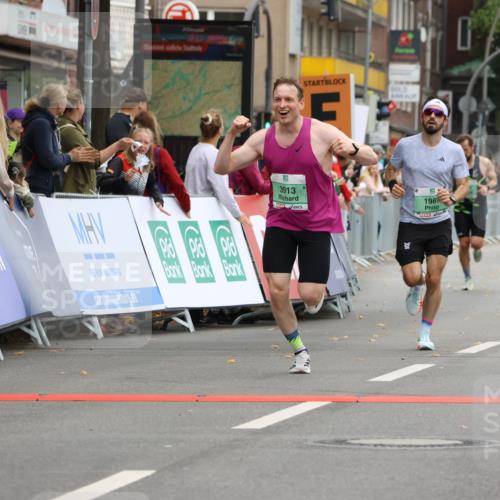 21.09.2025 - PSD Bank Halbmarathon Strokosch-Dieckow http://msf.ph/oto/8941261 21.09.2025 11:24:34 Ziel 1310, 1845, 1989, 3913, 3914 meine-sportfotos.de