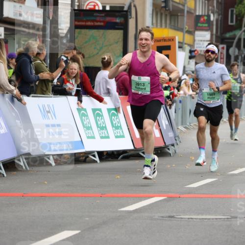 21.09.2025 - PSD Bank Halbmarathon Strokosch-Dieckow http://msf.ph/oto/8941270 21.09.2025 11:24:34 Ziel 1310, 1845, 1989, 3913, 3914 meine-sportfotos.de