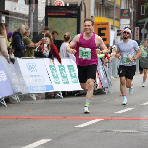 21.09.2025 - PSD Bank Halbmarathon Strokosch-Dieckow http://msf.ph/oto/8941279 21.09.2025 11:24:34 Ziel 1310, 1845, 1989, 3913, 3914 meine-sportfotos.de