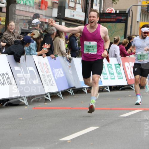 21.09.2025 - PSD Bank Halbmarathon Strokosch-Dieckow http://msf.ph/oto/8941283 21.09.2025 11:24:36 Ziel 1178, 1310, 1471, 1845, 1989, 3913, 3914 meine-sportfotos.de