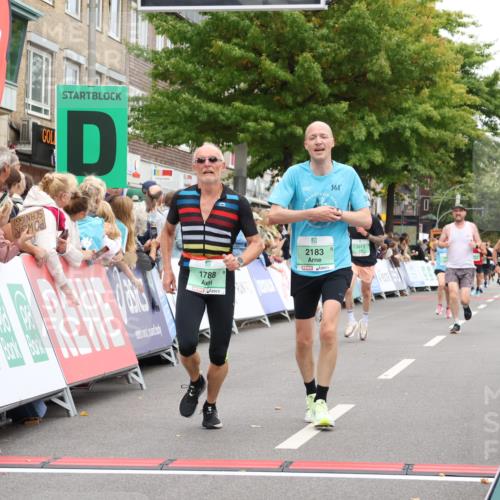 21.09.2025 - PSD Bank Halbmarathon Strokosch-Dieckow http://msf.ph/oto/8941314 21.09.2025 11:41:21 Ziel 1788, 2183, 2227, 3911, 4026 meine-sportfotos.de