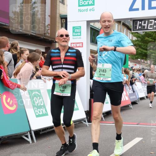 21.09.2025 - PSD Bank Halbmarathon Strokosch-Dieckow http://msf.ph/oto/8941323 21.09.2025 11:41:23 Ziel 1435, 1775, 1776, 1788, 2183, 2227, 3911, 4026 meine-sportfotos.de