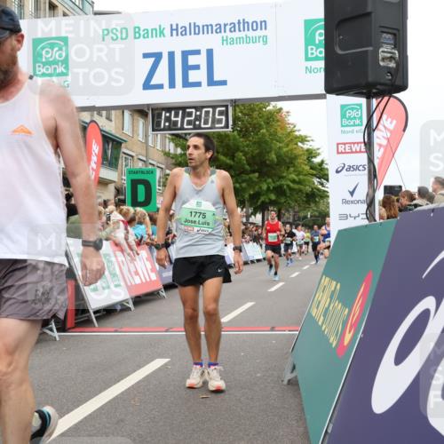 21.09.2025 - PSD Bank Halbmarathon Strokosch-Dieckow http://msf.ph/oto/8941343 21.09.2025 11:41:29 Ziel 1435, 1775, 1776, 1786, 1788, 2083, 2116, 2183, 3911, 4026 meine-sportfotos.de