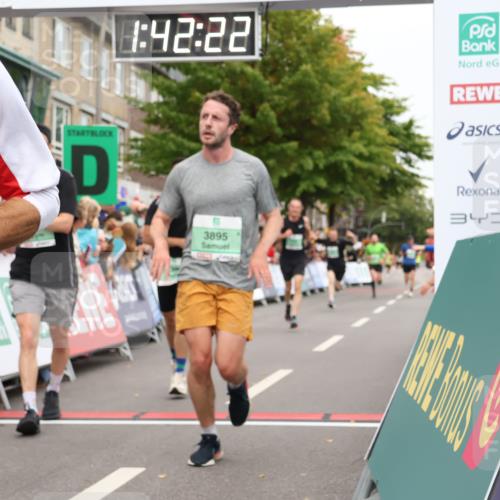 21.09.2025 - PSD Bank Halbmarathon Strokosch-Dieckow http://msf.ph/oto/8941387 21.09.2025 11:41:45 Ziel 1399, 1758, 1765, 1887, 2111, 2231, 3895 meine-sportfotos.de