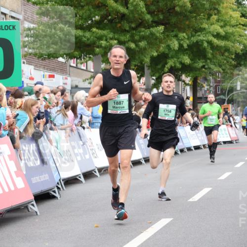 21.09.2025 - PSD Bank Halbmarathon Strokosch-Dieckow http://msf.ph/oto/8941391 21.09.2025 11:41:47 Ziel 1399, 1758, 1765, 1887, 2043, 2111, 2231, 3895 meine-sportfotos.de