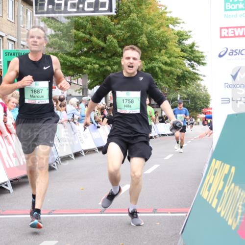 21.09.2025 - PSD Bank Halbmarathon Strokosch-Dieckow http://msf.ph/oto/8941396 21.09.2025 11:41:48 Ziel 1399, 1758, 1765, 1887, 2029, 2043, 2111, 2231, 3895 meine-sportfotos.de