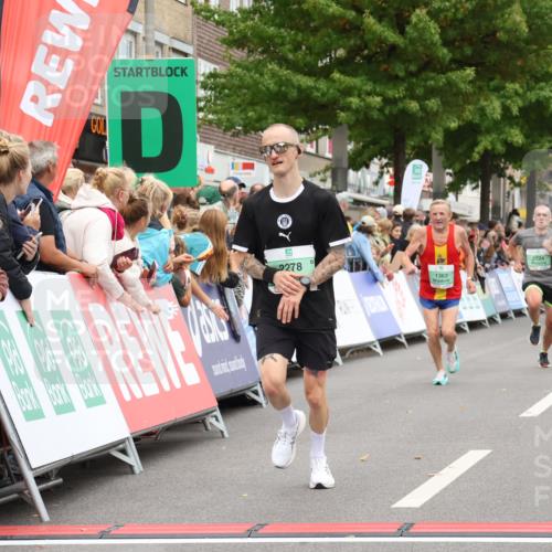 21.09.2025 - PSD Bank Halbmarathon Strokosch-Dieckow http://msf.ph/oto/8941454 21.09.2025 11:42:21 Ziel 1363, 1484, 1801, 2224, 2278 meine-sportfotos.de