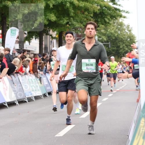 21.09.2025 - PSD Bank Halbmarathon Strokosch-Dieckow http://msf.ph/oto/8941469 21.09.2025 11:42:27 Ziel 1363, 1899, 2224, 2278, 2380, 3928, 4048 meine-sportfotos.de