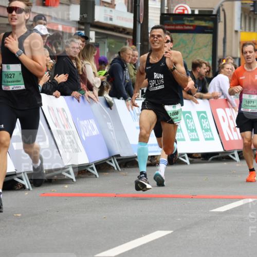 21.09.2025 - PSD Bank Halbmarathon Strokosch-Dieckow http://msf.ph/oto/8941532 21.09.2025 11:25:28 Ziel 1608, 1627, 1857, 1871 meine-sportfotos.de