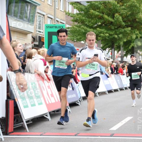 21.09.2025 - PSD Bank Halbmarathon Strokosch-Dieckow http://msf.ph/oto/8941587 21.09.2025 11:43:00 Ziel 1749, 1750, 2123, 2135, 2158, 2369, 3315 meine-sportfotos.de