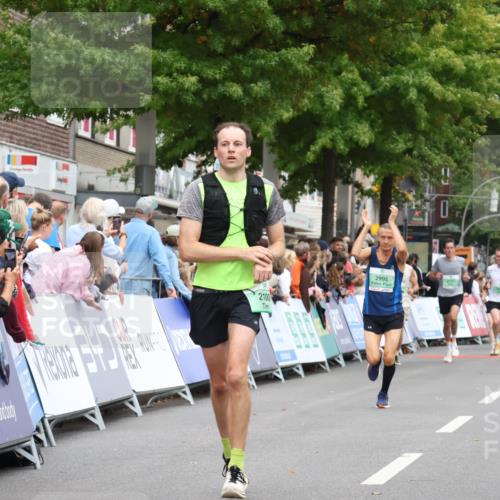 21.09.2025 - PSD Bank Halbmarathon Strokosch-Dieckow http://msf.ph/oto/8941598 21.09.2025 11:43:03 Ziel 1749, 1750, 2100, 2135, 2158, 2369 meine-sportfotos.de