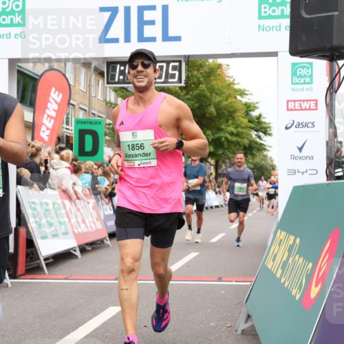 21.09.2025 - PSD Bank Halbmarathon Strokosch-Dieckow http://msf.ph/oto/8941680 21.09.2025 11:43:28 Ziel 1262, 1264, 1804, 1856, 1943, 2027, 2154, 3920 meine-sportfotos.de