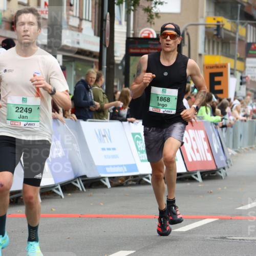 21.09.2025 - PSD Bank Halbmarathon Strokosch-Dieckow http://msf.ph/oto/8941681 21.09.2025 11:26:09 Ziel 1868, 2249 meine-sportfotos.de