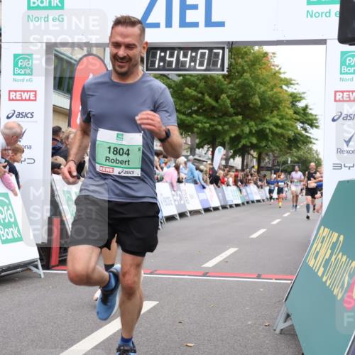 21.09.2025 - PSD Bank Halbmarathon Strokosch-Dieckow http://msf.ph/oto/8941690 21.09.2025 11:43:30 Ziel 1262, 1804, 1856, 1943, 2027, 2154, 2208, 3920 meine-sportfotos.de
