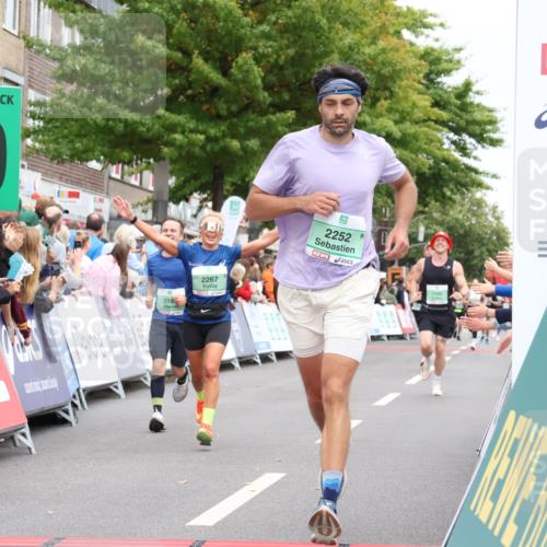 21.09.2025 - PSD Bank Halbmarathon Strokosch-Dieckow http://msf.ph/oto/8941708 21.09.2025 11:43:37 Ziel 1592, 1593, 1804, 2208, 2252, 2267, 3188, 3920 meine-sportfotos.de