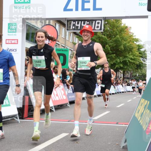 21.09.2025 - PSD Bank Halbmarathon Strokosch-Dieckow http://msf.ph/oto/8941723 21.09.2025 11:43:41 Ziel 1073, 1592, 1593, 2208, 2252, 2267, 3188 meine-sportfotos.de