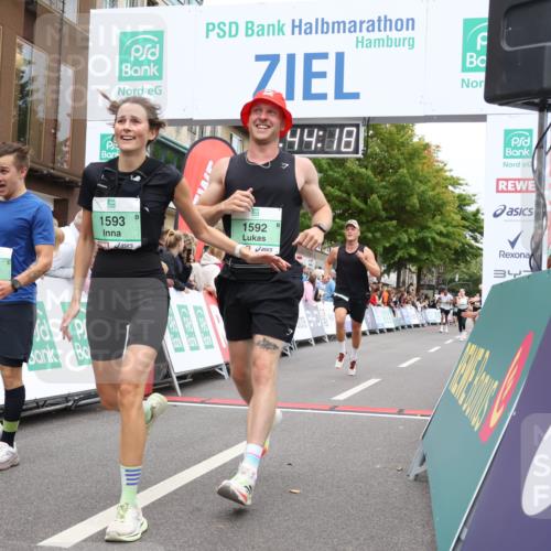21.09.2025 - PSD Bank Halbmarathon Strokosch-Dieckow http://msf.ph/oto/8941724 21.09.2025 11:43:41 Ziel 1073, 1592, 1593, 2208, 2252, 2267, 3188 meine-sportfotos.de