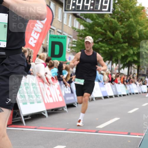 21.09.2025 - PSD Bank Halbmarathon Strokosch-Dieckow http://msf.ph/oto/8941725 21.09.2025 11:43:42 Ziel 1073, 1592, 1593, 2208, 2252, 2267, 3188 meine-sportfotos.de