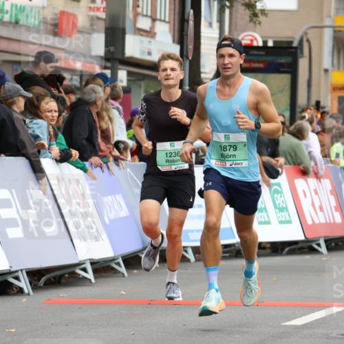21.09.2025 - PSD Bank Halbmarathon Strokosch-Dieckow http://msf.ph/oto/8941908 21.09.2025 11:27:16 Ziel 1236, 1598, 1849, 1879, 4005 meine-sportfotos.de
