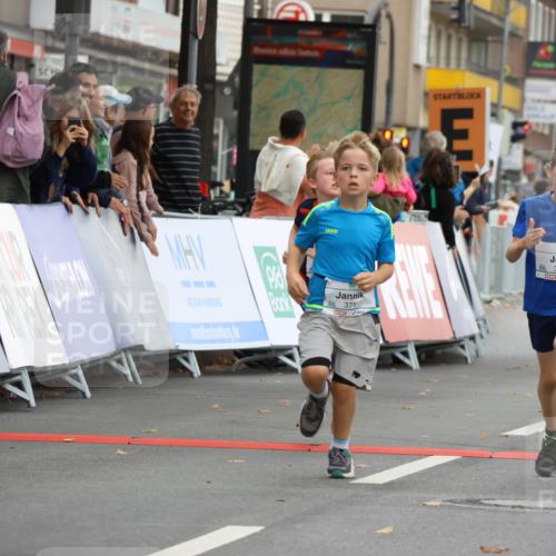 21.09.2025 - PSD Bank Halbmarathon Strokosch-Dieckow http://msf.ph/oto/8941975 21.09.2025 10:28:40 Ziel 123, 126, 198, 204, 205, 266, 357, 361, 371, 374, 388, 389, 397, 408, 437, 440 meine-sportfotos.de