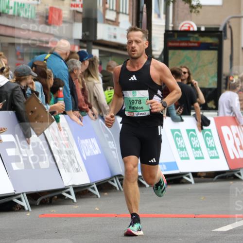 21.09.2025 - PSD Bank Halbmarathon Strokosch-Dieckow http://msf.ph/oto/8942061 21.09.2025 11:28:39 Ziel 1456, 1875, 1909, 1937, 1978, 4029 meine-sportfotos.de