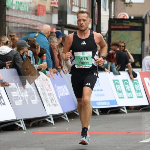 21.09.2025 - PSD Bank Halbmarathon Strokosch-Dieckow http://msf.ph/oto/8942067 21.09.2025 11:28:40 Ziel 1456, 1875, 1909, 1937, 1978, 4029 meine-sportfotos.de