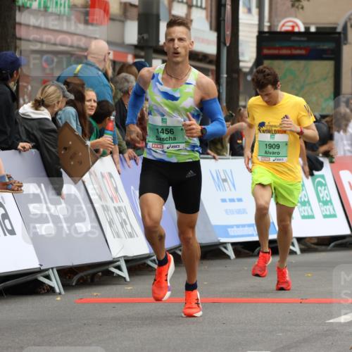 21.09.2025 - PSD Bank Halbmarathon Strokosch-Dieckow http://msf.ph/oto/8942076 21.09.2025 11:28:43 Ziel 1456, 1909, 1978, 2092, 4029 meine-sportfotos.de