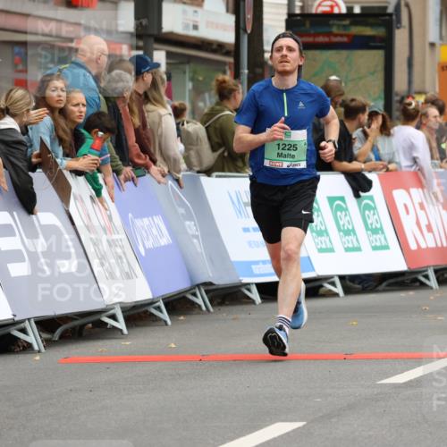 21.09.2025 - PSD Bank Halbmarathon Strokosch-Dieckow http://msf.ph/oto/8942273 21.09.2025 11:30:11 Ziel 1225, 1878, 1969 meine-sportfotos.de