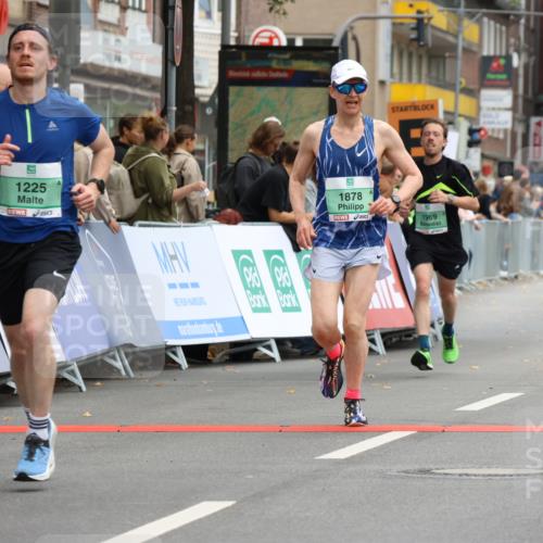 21.09.2025 - PSD Bank Halbmarathon Strokosch-Dieckow http://msf.ph/oto/8942277 21.09.2025 11:30:13 Ziel 1225, 1878, 1969 meine-sportfotos.de