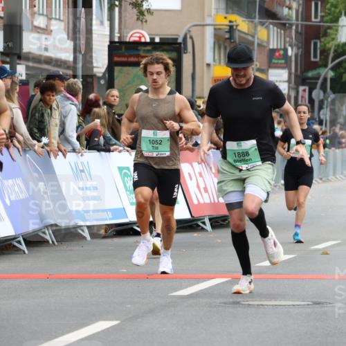 21.09.2025 - PSD Bank Halbmarathon Strokosch-Dieckow http://msf.ph/oto/8942531 21.09.2025 11:31:49 Ziel 1052, 1167, 1174, 1326, 1852, 1888, 1890, 1972, 1991, 2025, 2044 meine-sportfotos.de