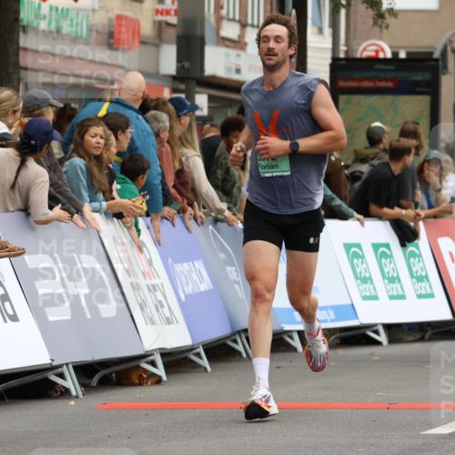 21.09.2025 - PSD Bank Halbmarathon Strokosch-Dieckow http://msf.ph/oto/8942570 21.09.2025 11:32:08 Ziel 2005, 2109, 3572 meine-sportfotos.de