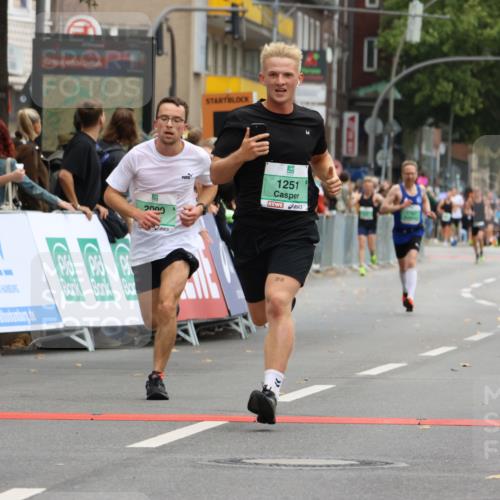 21.09.2025 - PSD Bank Halbmarathon Strokosch-Dieckow http://msf.ph/oto/8942606 21.09.2025 11:32:34 Ziel 1251, 1876, 1900, 2090, 3929 meine-sportfotos.de