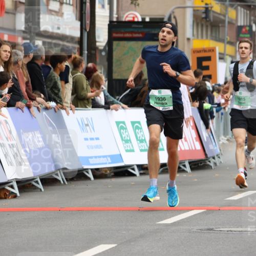 21.09.2025 - PSD Bank Halbmarathon Strokosch-Dieckow http://msf.ph/oto/8942740 21.09.2025 11:33:32 Ziel 1915, 1936, 1990 meine-sportfotos.de
