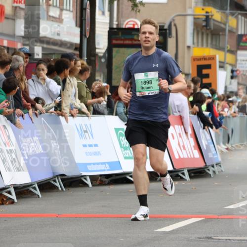 21.09.2025 - PSD Bank Halbmarathon Strokosch-Dieckow http://msf.ph/oto/8942903 21.09.2025 11:34:43 Ziel 1051, 1870, 1898 meine-sportfotos.de