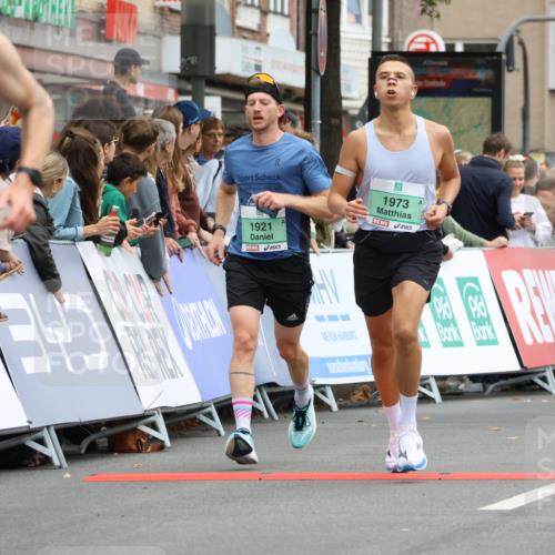 21.09.2025 - PSD Bank Halbmarathon Strokosch-Dieckow http://msf.ph/oto/8943024 21.09.2025 11:35:44 Ziel 1330, 1921, 1922, 1973, 1976, 2110 meine-sportfotos.de