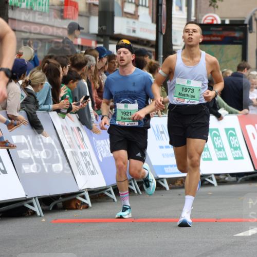 21.09.2025 - PSD Bank Halbmarathon Strokosch-Dieckow http://msf.ph/oto/8943029 21.09.2025 11:35:44 Ziel 1330, 1921, 1922, 1973, 1976, 2110 meine-sportfotos.de