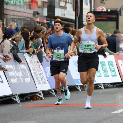 21.09.2025 - PSD Bank Halbmarathon Strokosch-Dieckow http://msf.ph/oto/8943031 21.09.2025 11:35:44 Ziel 1330, 1921, 1922, 1973, 1976, 2110 meine-sportfotos.de