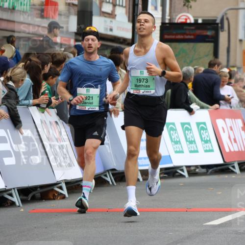 21.09.2025 - PSD Bank Halbmarathon Strokosch-Dieckow http://msf.ph/oto/8943037 21.09.2025 11:35:45 Ziel 1330, 1921, 1922, 1973, 1976, 2110 meine-sportfotos.de